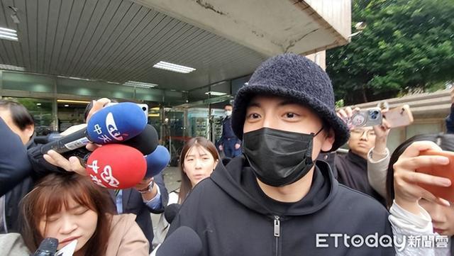 包含王大陆交保后露面的词条
